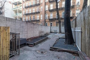 5-Backyard(1)