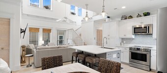 "Crawling Distance" to FloraBama | Private Elevator | Direct Beach Access | My Beach Getaways