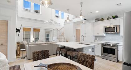 "Crawling Distance" to FloraBama | Private Elevator | Direct Beach Access | My Beach Getaways