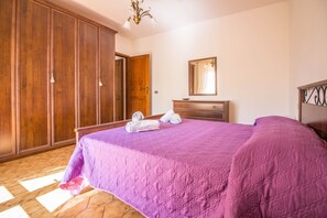 1 habitación, wifi y ropa de cama