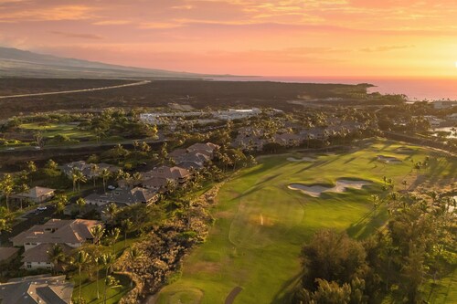 🌴Centrally Located | AC | Ocean View | Kailua Bay Resort 4-305🌴