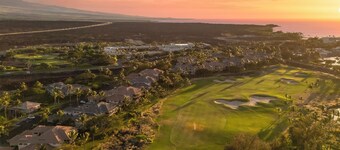 🌴Centrally Located | AC | Ocean View | Kailua Bay Resort 4-305🌴