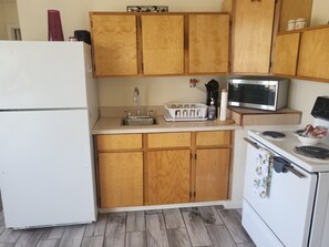 Microwave, oven, stovetop, coffee/tea maker