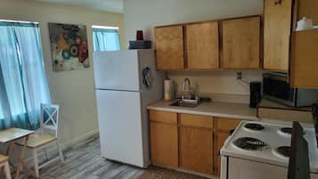 Microwave, oven, stovetop, coffee/tea maker