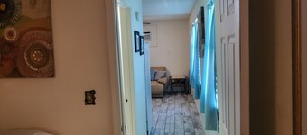 Private & cute as a button! 1400 p/m 400 p/day Pets OK BBQ seating on your deck!