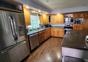 Refrigerador, microondas, horno y lavavajillas 