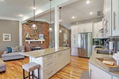 The Luxe at Abbey Villa |Gas Fireplace| King Master |Large Covered Balconies |Pool View |Hot Tub