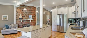 The Luxe at Abbey Villa |Gas Fireplace| King Master |Large Covered Balconies |Pool View |Hot Tub