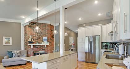 The Luxe at Abbey Villa |Gas Fireplace| King Master |Large Covered Balconies |Pool View |Hot Tub