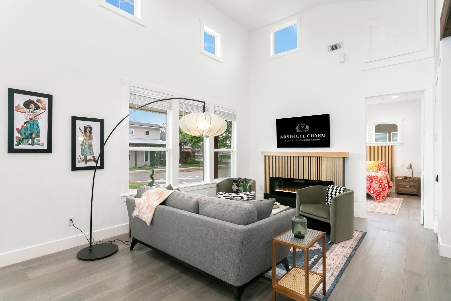 Smart TV, fireplace