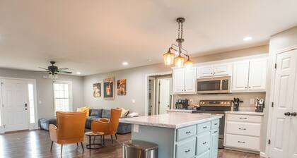 Scenic Getaway near Bardstown & Bourbon Trail - Pet Friendly, Game Room, Deck