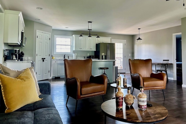 Televisor intel·ligent i taula de tennis de taula