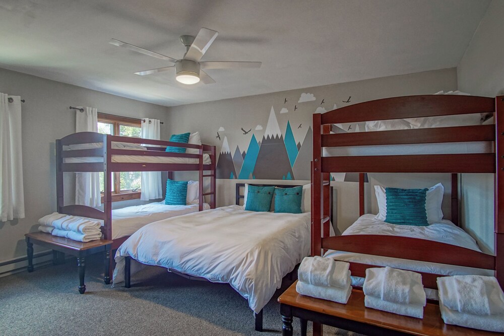 North West Ridge 13 Alpine Dreams 5 Br Hot tub, Pet Friendly