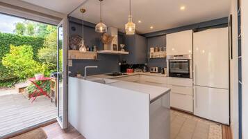 Réfrigérateur, micro-ondes, four, lave-vaisselle