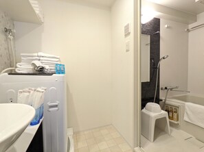 Family Condo, Lanai, City View | Bathroom | Separate tub and shower, free toiletries, hair dryer, slippers