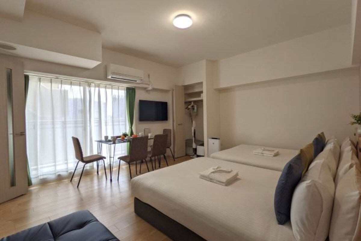 1 bedroom, premium bedding, laptop workspace, blackout drapes