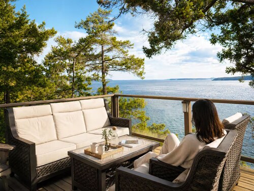 SaliHaven: Oceanfront 4Bedrooms 5Beds 3.5Bath