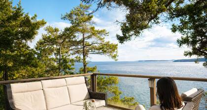 SaliHaven: Oceanfront 4Bedrooms 5Beds 3.5Bath