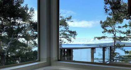 SaliHaven: Oceanfront 4Bedrooms 5Beds 3.5Bath
