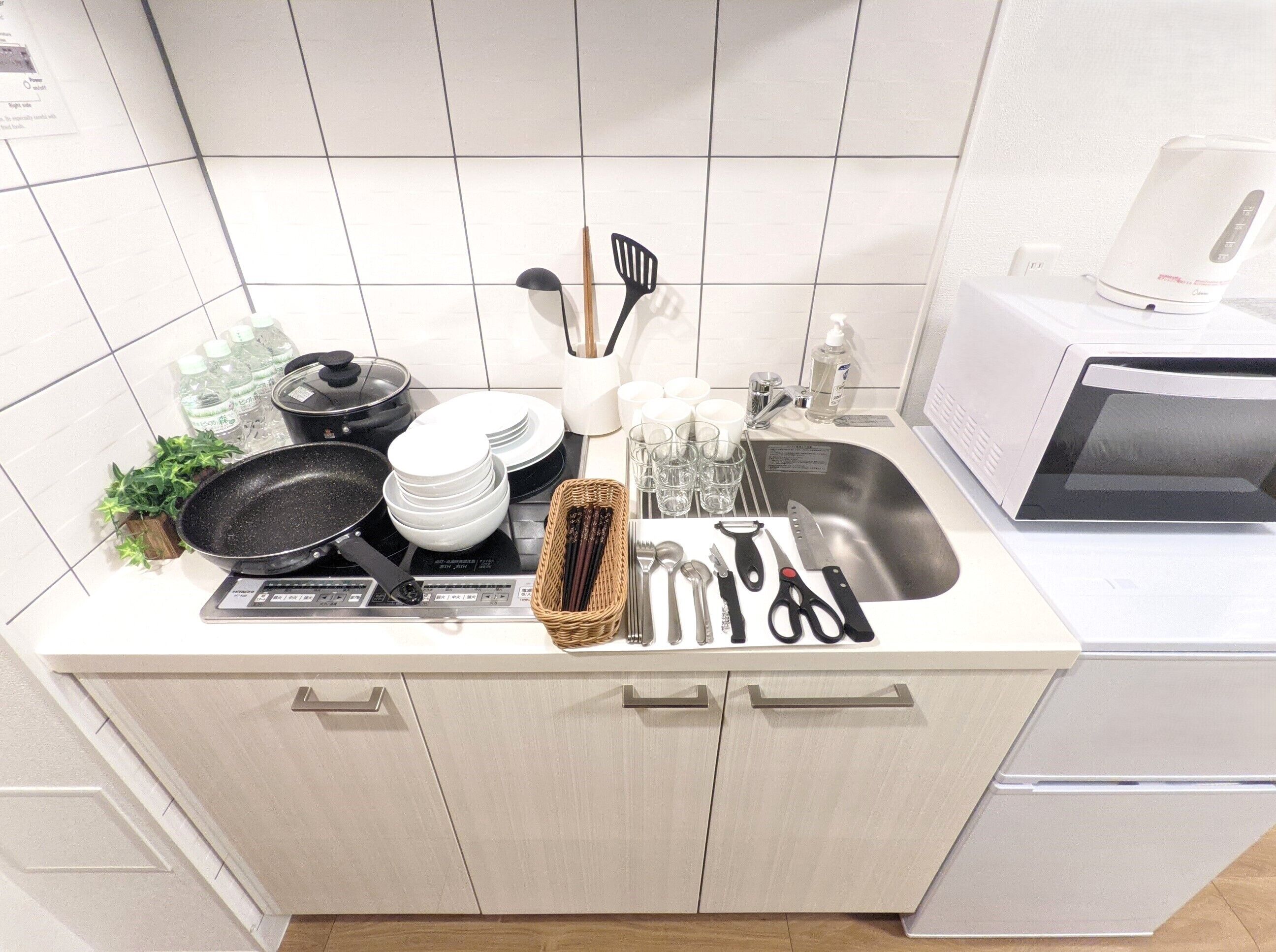 Full-size fridge, microwave, stovetop, electric kettle