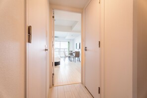 Superior-Vierbettzimmer, Stadtblick | Hochwertige Bettwaren, Verdunkelungsvorhänge, kostenloses WLAN