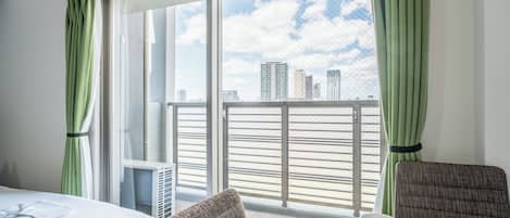 Superior vierpersoonskamer, uitzicht op stad | Luxe beddengoed, verduisterende gordijnen, gratis wifi, beddengoed