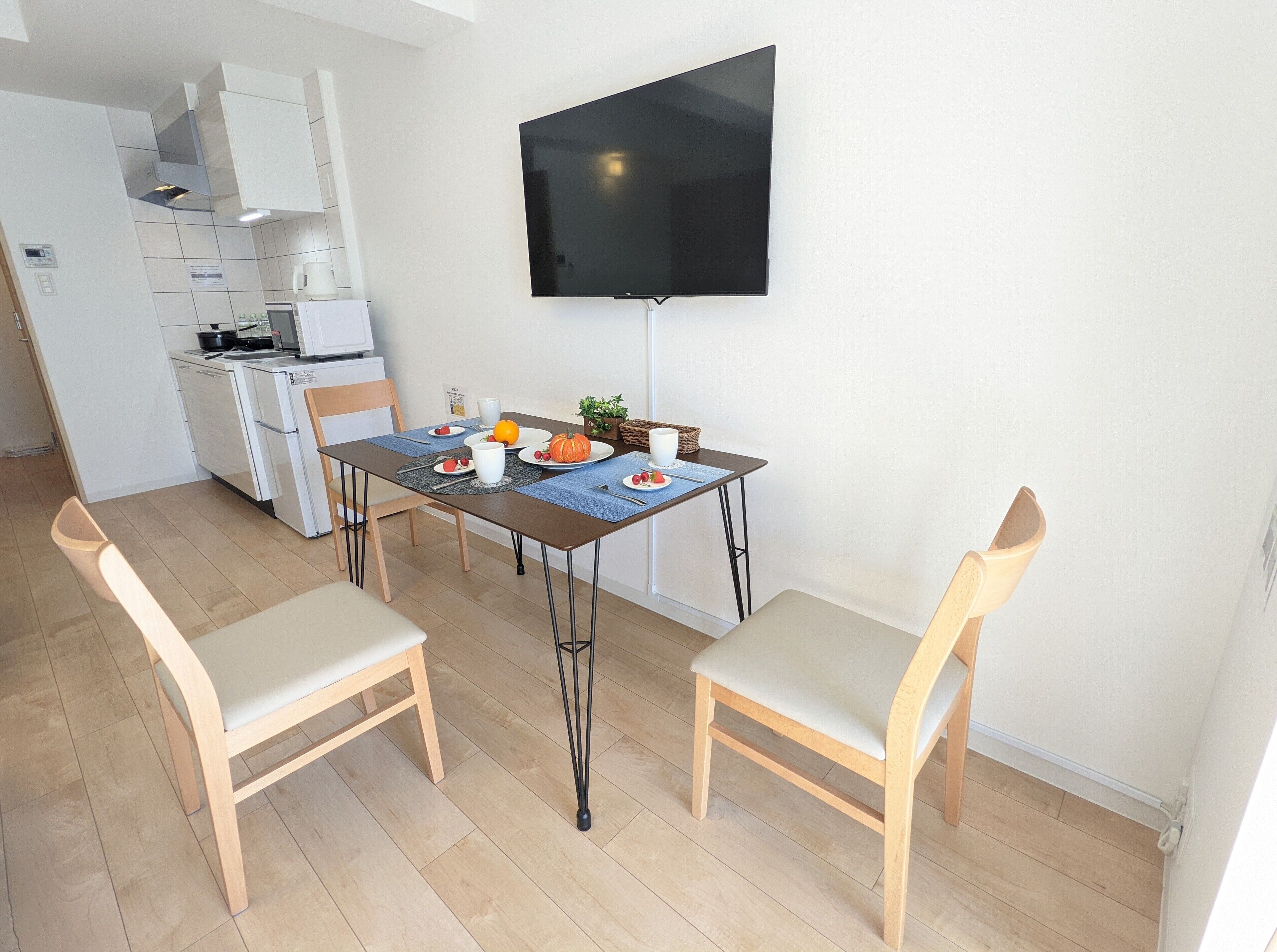 Comfort Triple Room, City View | In-room dining