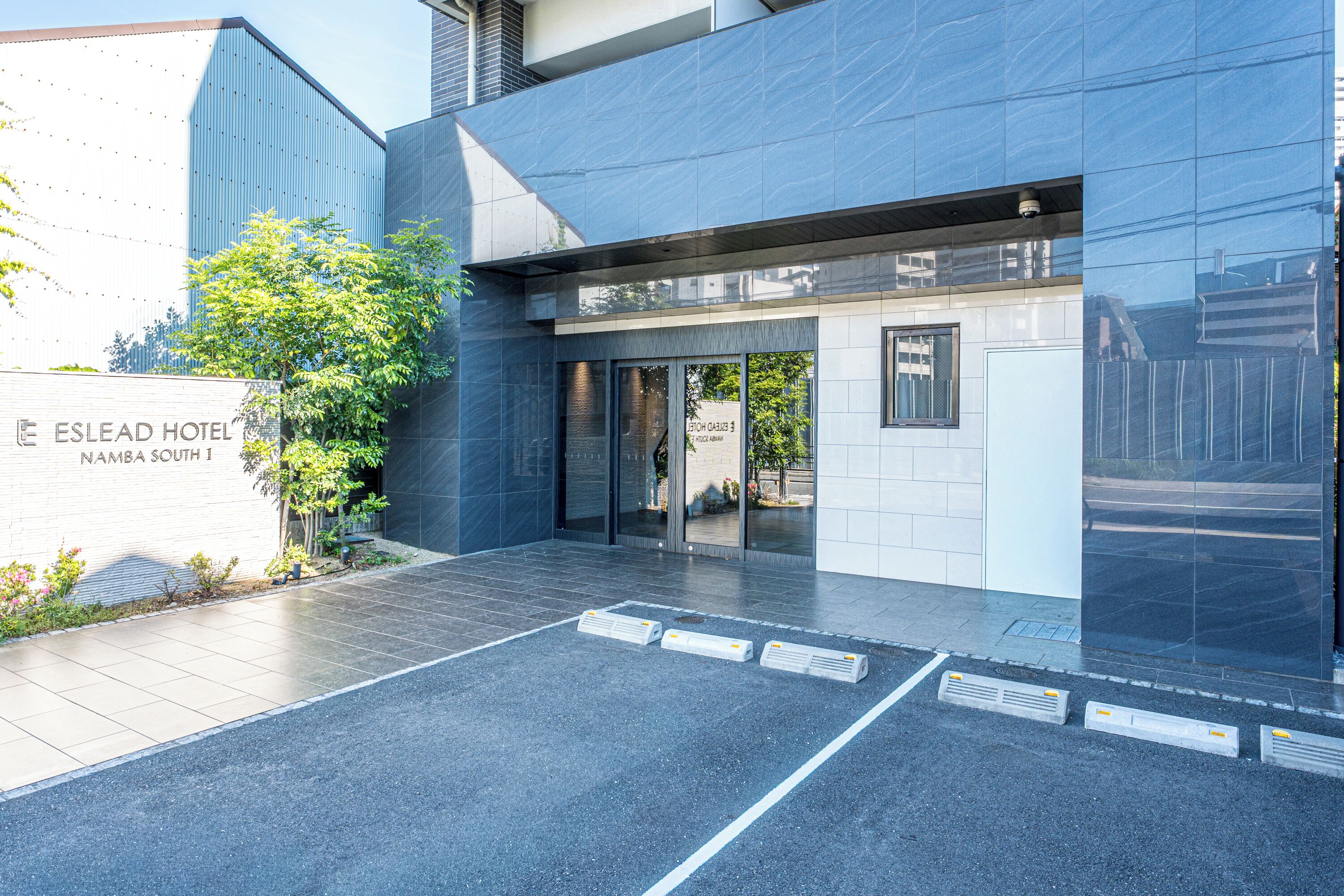 Pintu masuk properti