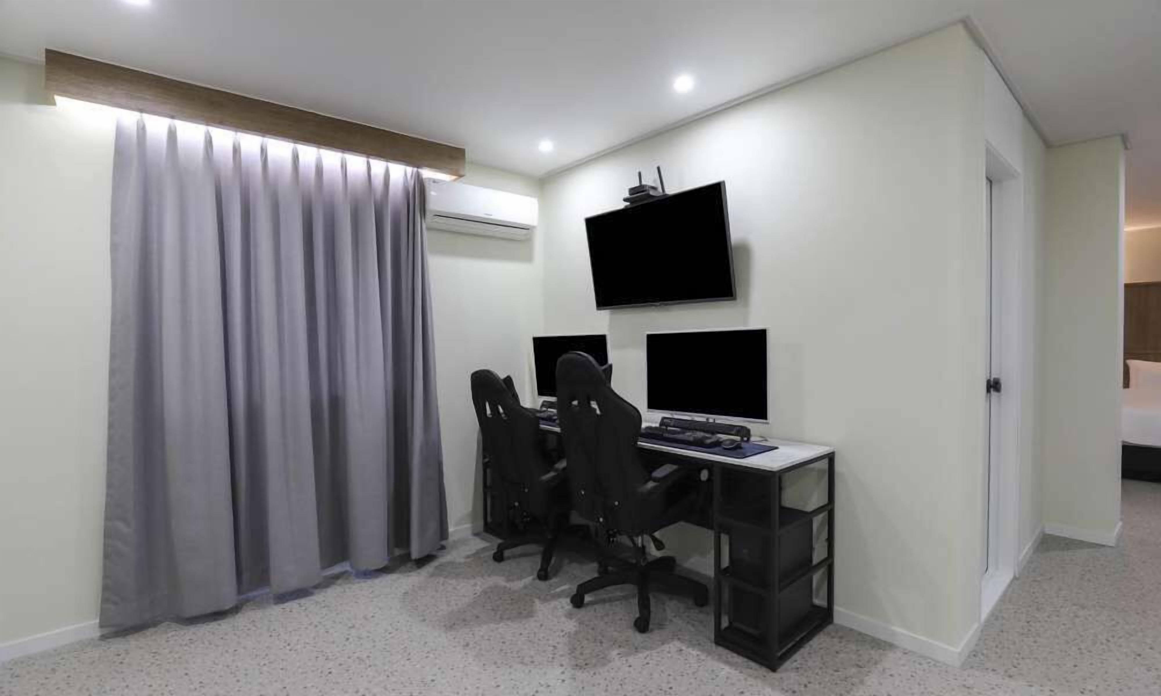 Suite Twin | Individually decorated, individually furnished, soundproofing, free WiFi