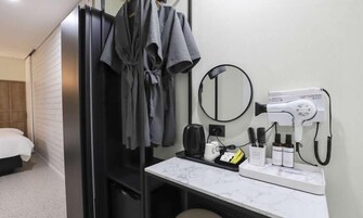 Suite Twin | Individually decorated, individually furnished, soundproofing, free WiFi