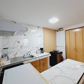 Fridge, microwave, oven, stovetop