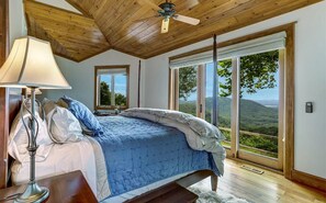 5 bedrooms, iron/ironing board, free WiFi, bed sheets - Sunrise to Sunset - Luxury reatreat, stunning views, swim spa! (Hayesville)