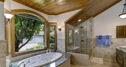 Sunrise to Sunset - Luxury reatreat, stunning views, swim spa!
