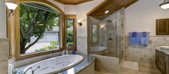 Sunrise to Sunset - Luxury reatreat, stunning views, swim spa!