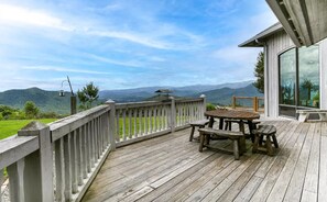 Outdoor dining - Sunrise to Sunset - Luxury reatreat, stunning views, swim spa! (Hayesville)