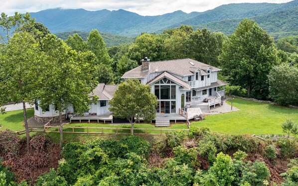 Exterior - Sunrise to Sunset - Luxury reatreat, stunning views, swim spa! (Hayesville)