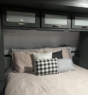 3 bedrooms, WiFi, bed sheets - 2022 bullet premier travel trailer (Oklahoma City)