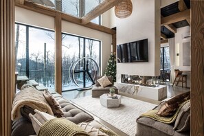 Smart TV, fireplace, ping pong, stereo - NEW! Lagom Evergreen | 7 Bedrooms | Indoor Pool | Tremblant Living (Mont-Tremblant)