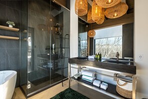 Dusche, Haartrockner, Handtücher