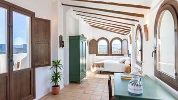 4 chambres, fer et planche Ă repasser, accĂšs Internet, draps fournis