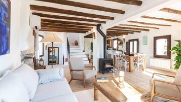 Télévision, cheminée