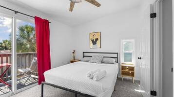 3 bedrooms, desk, iron/ironing board, free WiFi