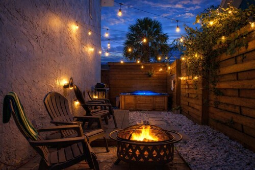 Beach house|Hot Tub, DT 7min, Games & Fenced Patio
