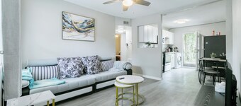 Amazing “NEW” Cottage. Minutes To Airport & Downtown