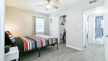 2 bedrooms, iron/ironing board, WiFi, bed sheets