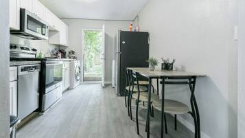 Coffee/tea maker, microwave, oven, stovetop