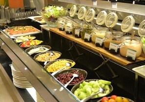 Dining - One Bedroom Apartment Near Murjan Splash Park (Abu Dhabi)