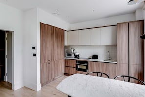 Fridge, microwave, oven, stovetop - Gorgeous Kensington Studio, near Shops, Food & Park, by Blueground (London)