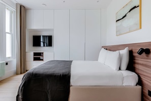 1 bedroom, iron/ironing board, WiFi, bed sheets - Gorgeous Kensington Studio, near Shops, Food & Park, by Blueground (London)