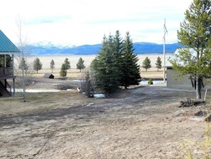 Property grounds - Experience Yellowstone magic, just 27 mins away
A.C.  Sleeps 12+ (Island Park)